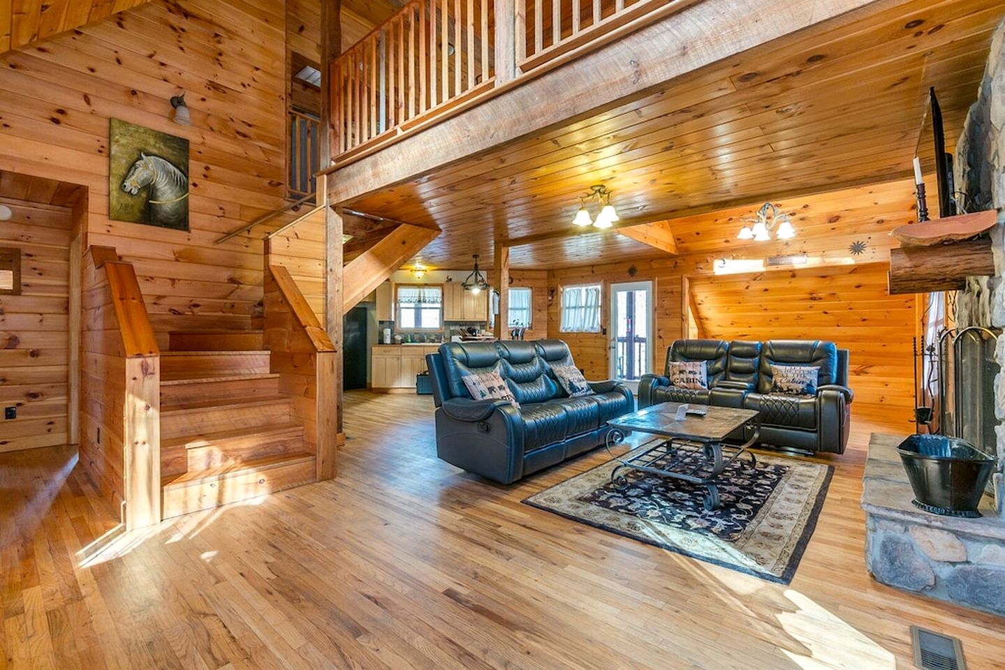 Gorgeous Cabin with Pool Table, Fire Pit and Hot-tub in Cleveland, Georgia
