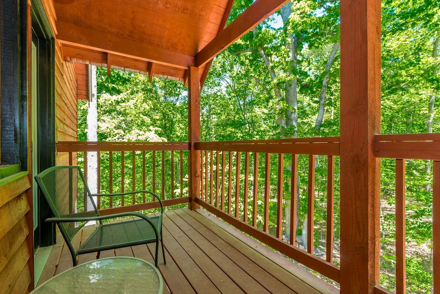 Gorgeous Cabin with Pool Table, Fire Pit and Hot-tub in Cleveland, Georgia