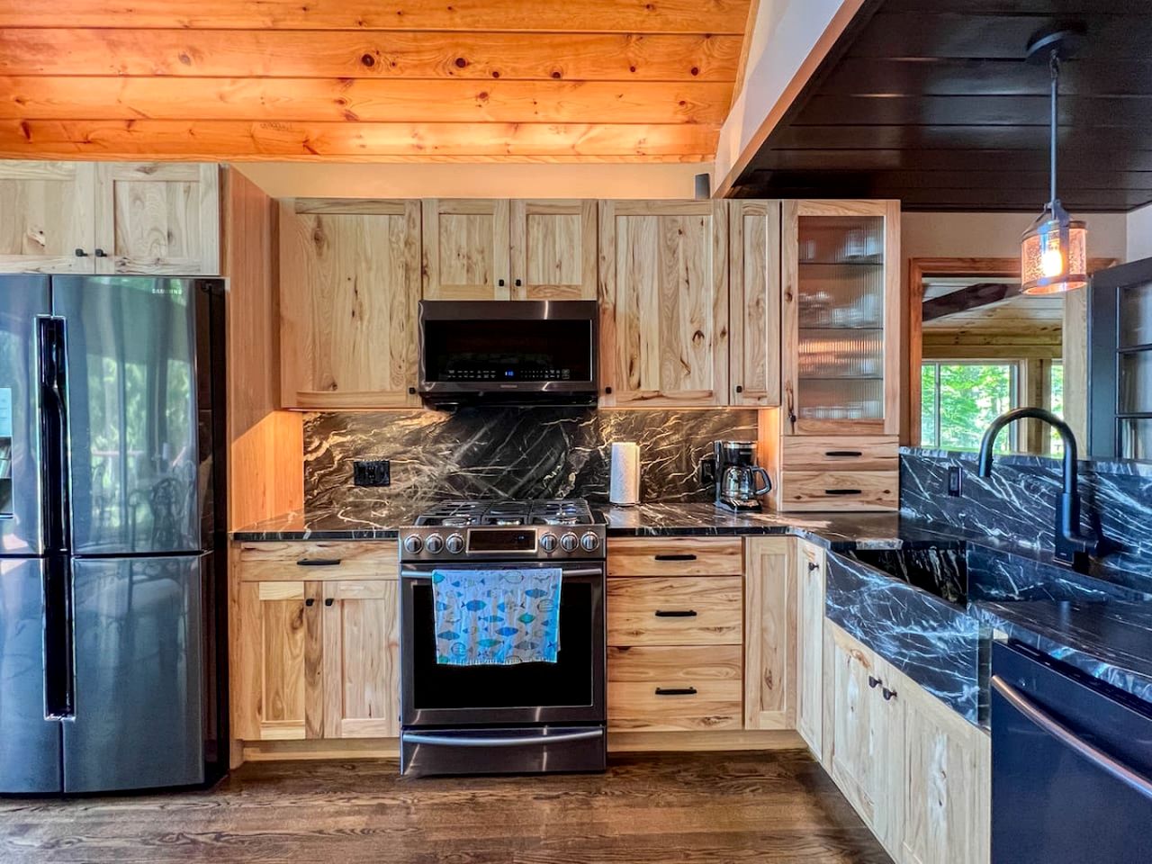 Gorgeous Cabin Surrounded by Trees and Barbecue Provided in Bridgton, Maine