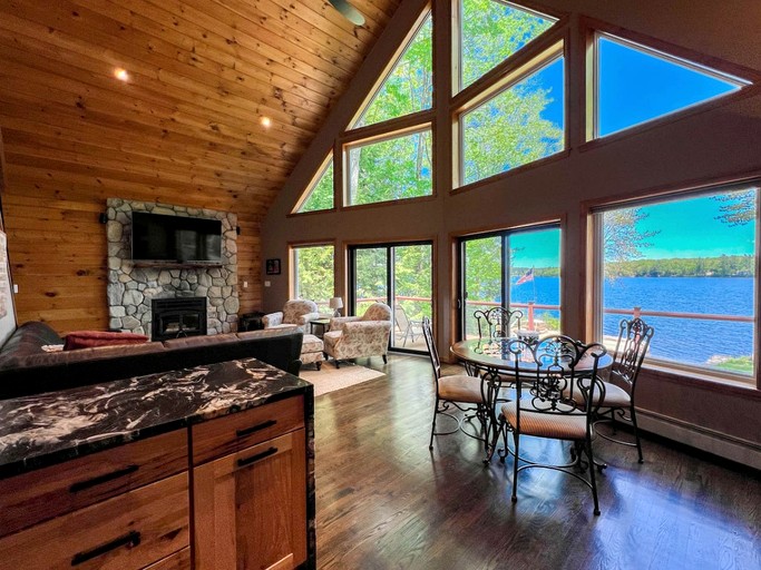 Cabins (United States of America, Bridgton, Maine)