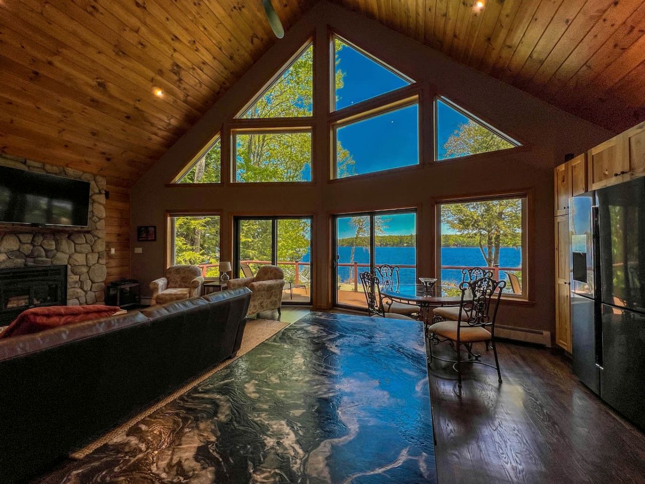 Gorgeous Cabin Surrounded by Trees and Barbecue Provided in Bridgton, Maine