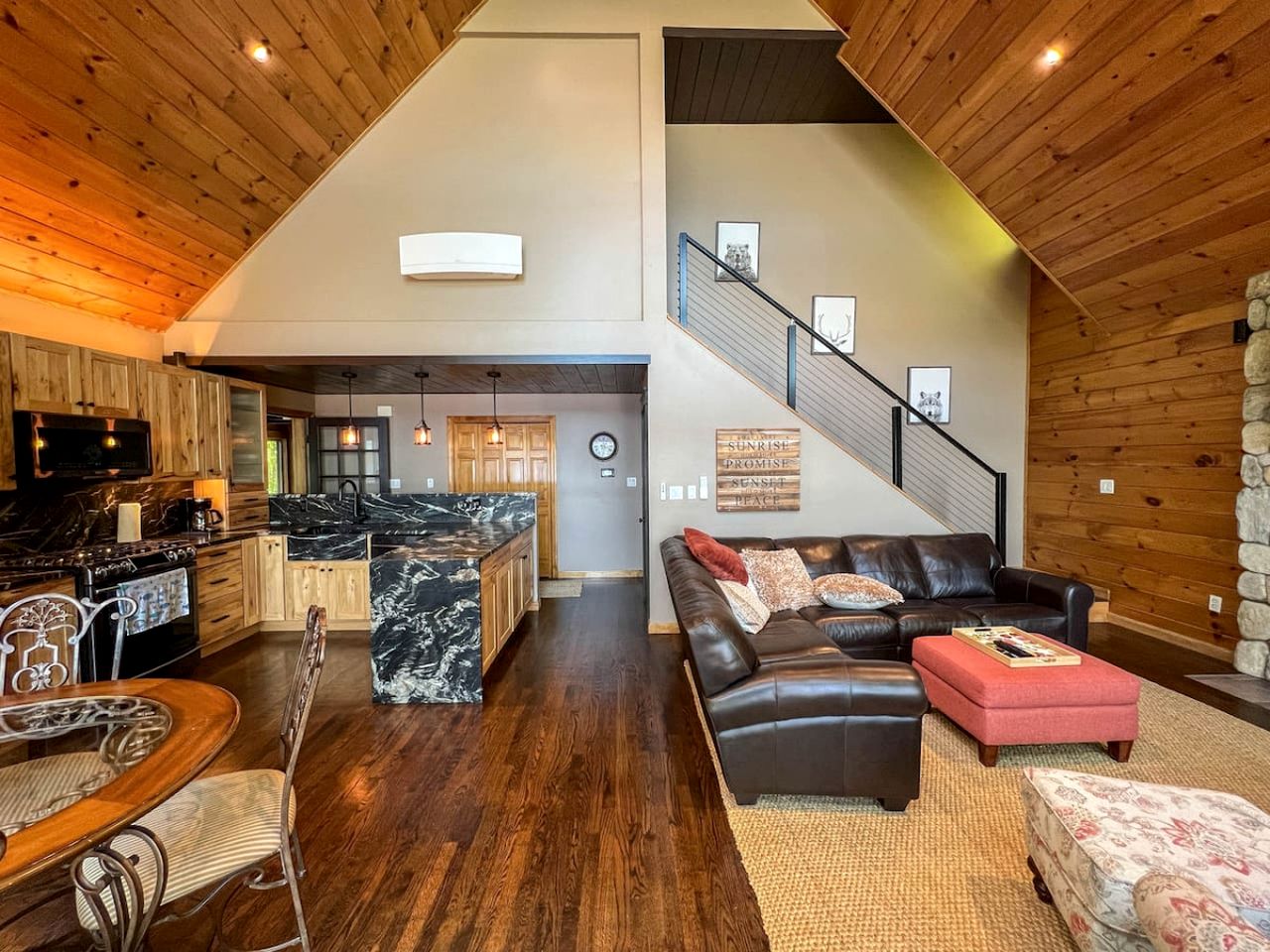 Gorgeous Cabin Surrounded by Trees and Barbecue Provided in Bridgton, Maine