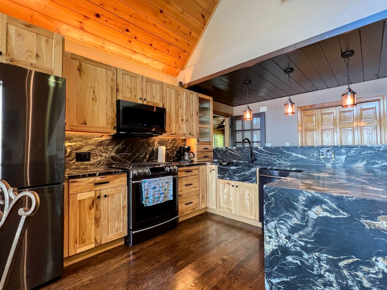 Gorgeous Cabin Surrounded by Trees and Barbecue Provided in Bridgton, Maine