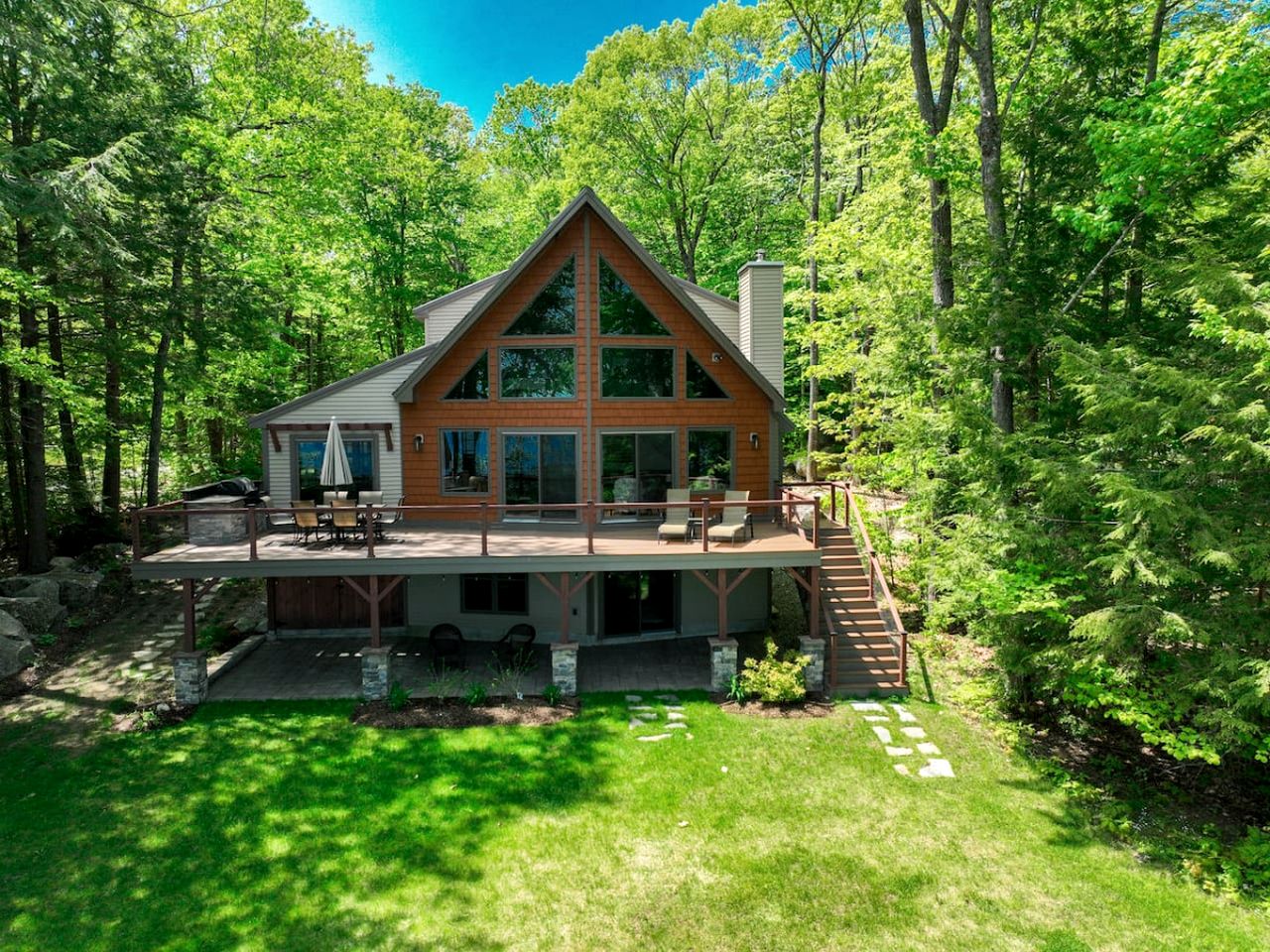 Gorgeous Cabin Surrounded by Trees and Barbecue Provided in Bridgton, Maine