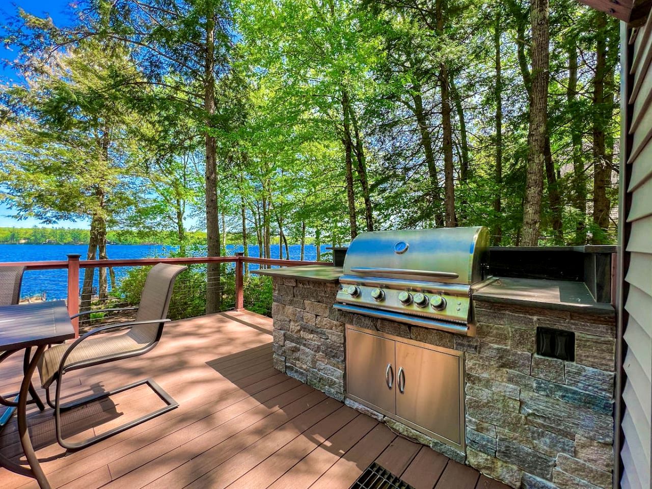 Gorgeous Cabin Surrounded by Trees and Barbecue Provided in Bridgton, Maine