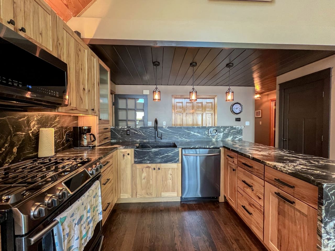 Gorgeous Cabin Surrounded by Trees and Barbecue Provided in Bridgton, Maine