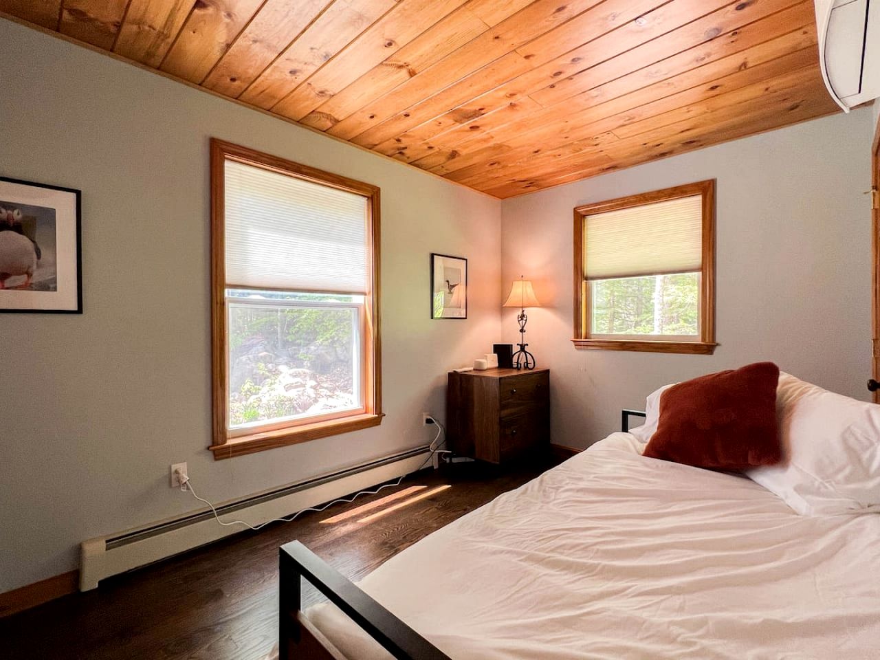 Gorgeous Cabin Surrounded by Trees and Barbecue Provided in Bridgton, Maine