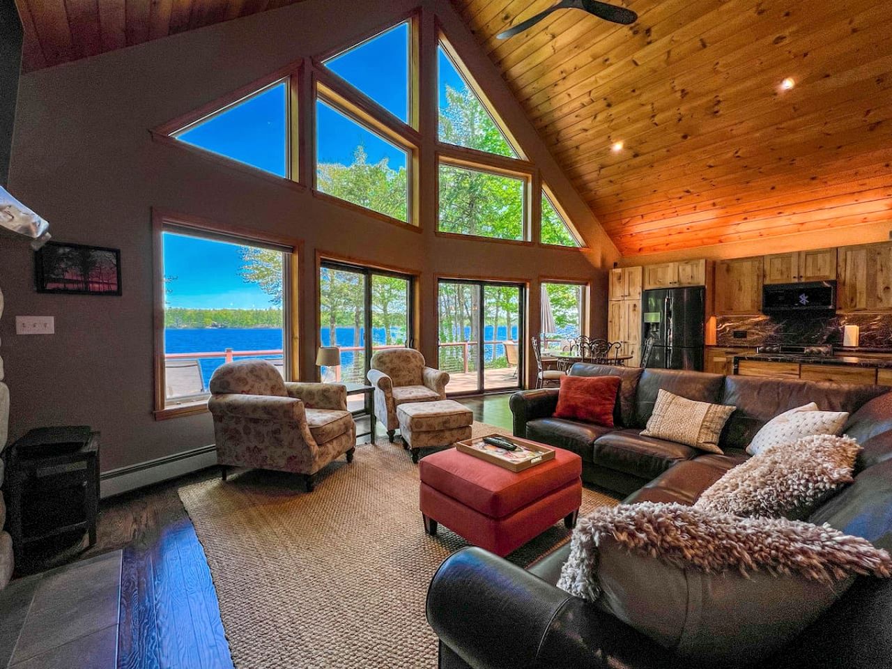 Gorgeous Cabin Surrounded by Trees and Barbecue Provided in Bridgton, Maine