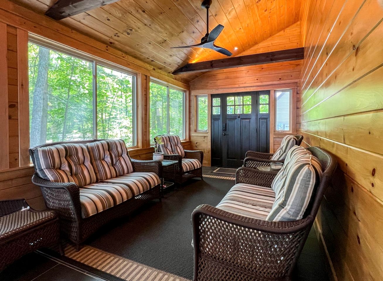 Gorgeous Cabin Surrounded by Trees and Barbecue Provided in Bridgton, Maine
