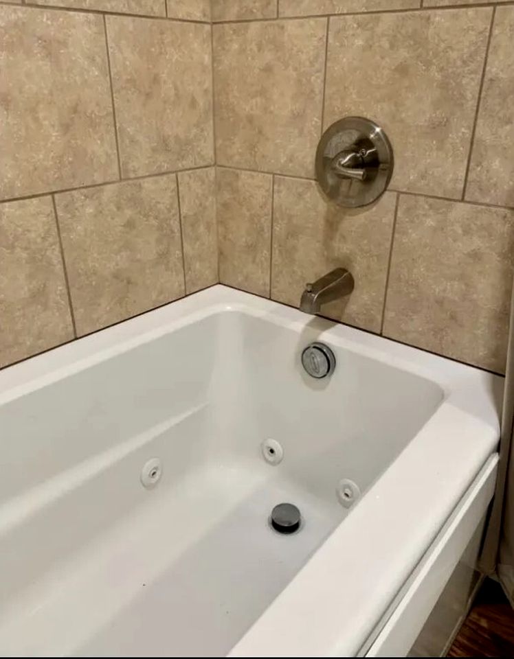 Gorgeous Cabin Surrounded by Trees in Jamestown, Tennessee