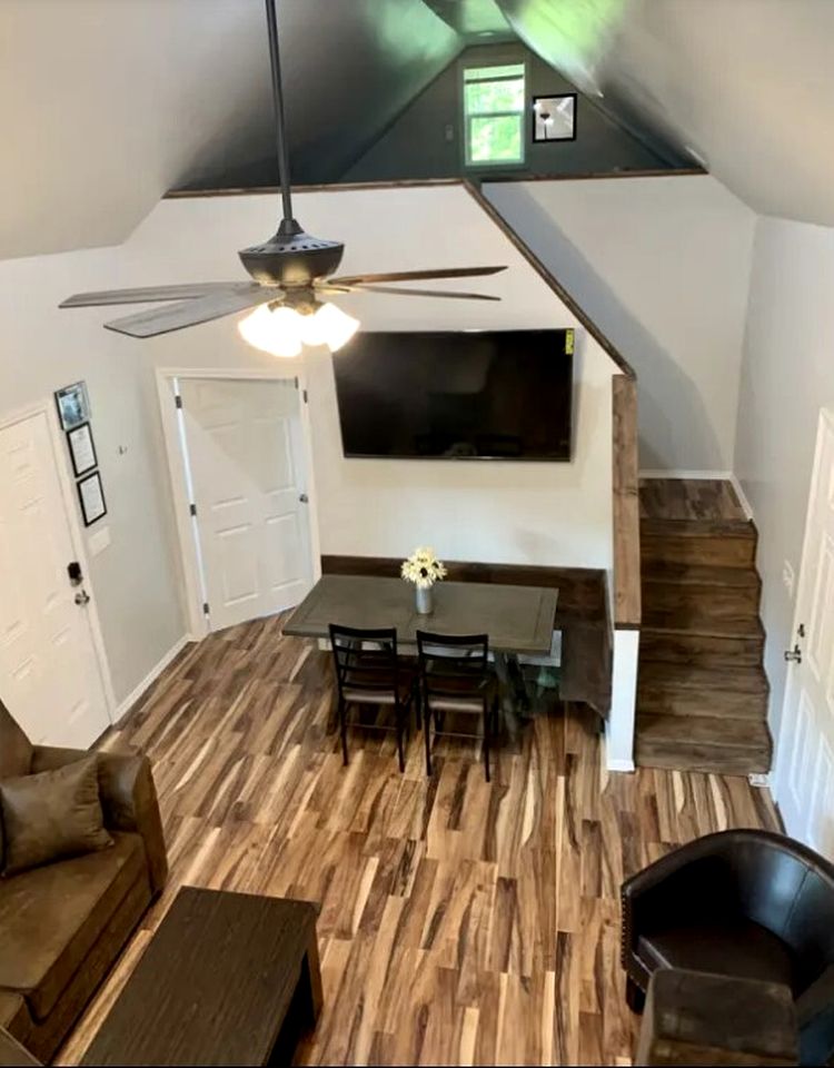 Gorgeous Cabin Surrounded by Trees in Jamestown, Tennessee