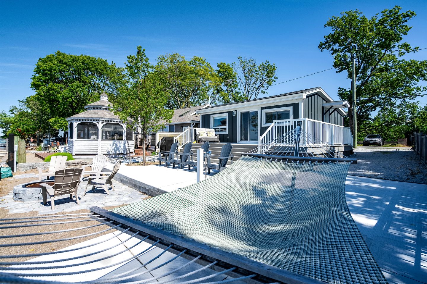 Gorgeous Cottage with Fire Pit and Nice Beach Vistas in Leamington, Ontario