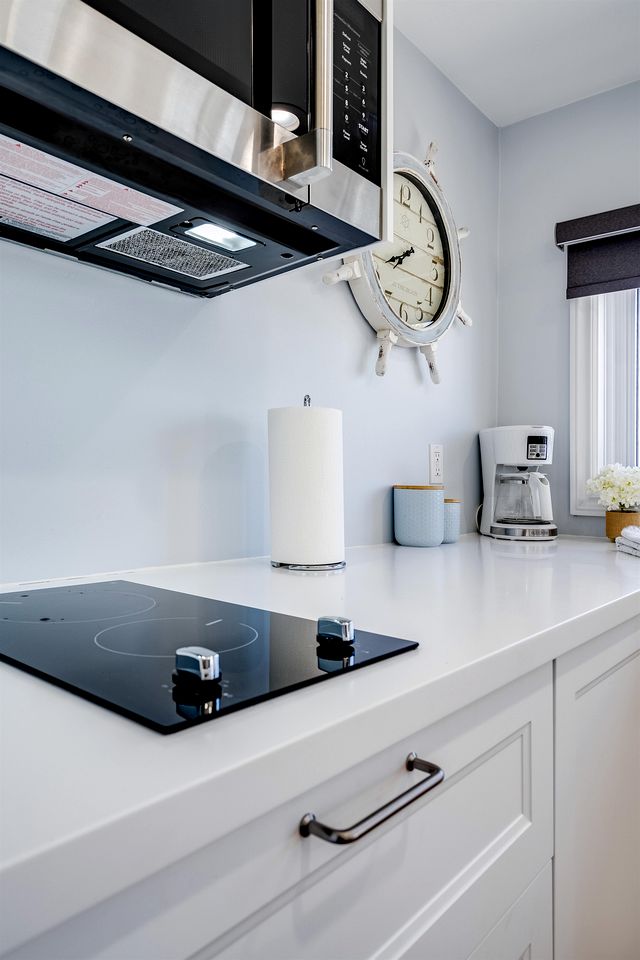 Gorgeous Cottage with Fire Pit and Nice Beach Vistas in Leamington, Ontario