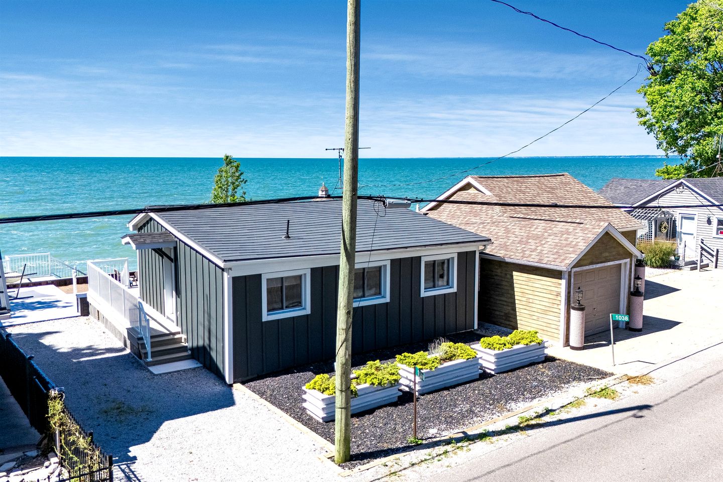 Cottages (Canada, Leamington, Ontario)