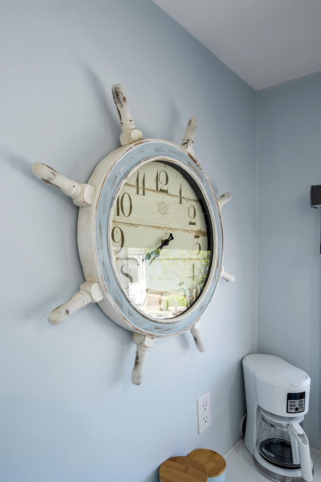 Gorgeous Cottage with Fire Pit and Nice Beach Vistas in Leamington, Ontario