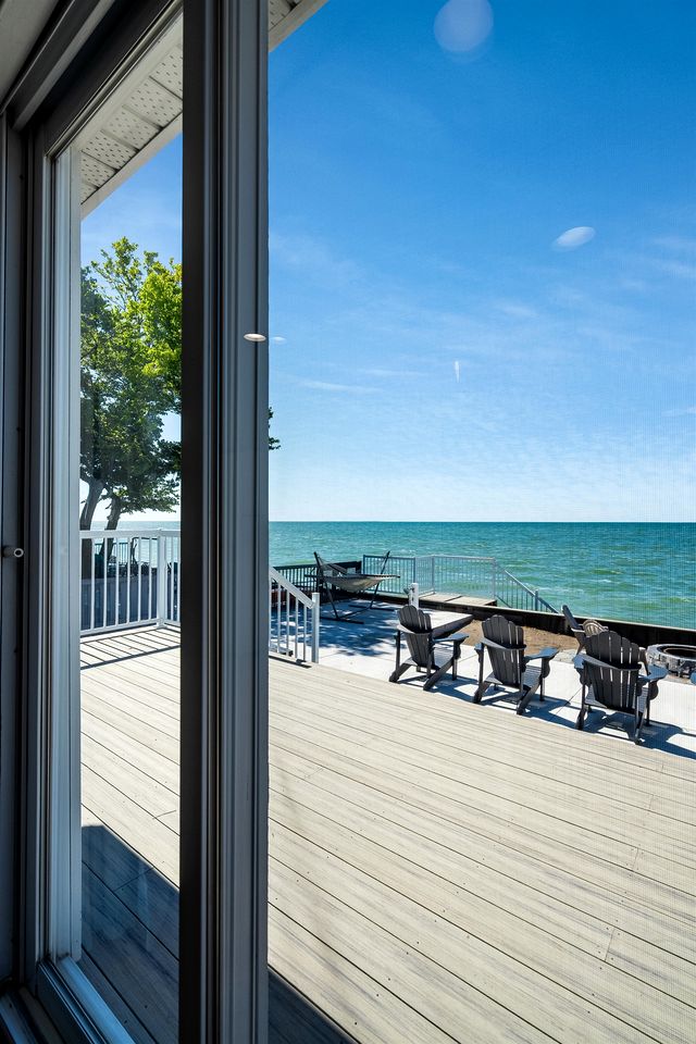 Gorgeous Cottage with Fire Pit and Nice Beach Vistas in Leamington, Ontario