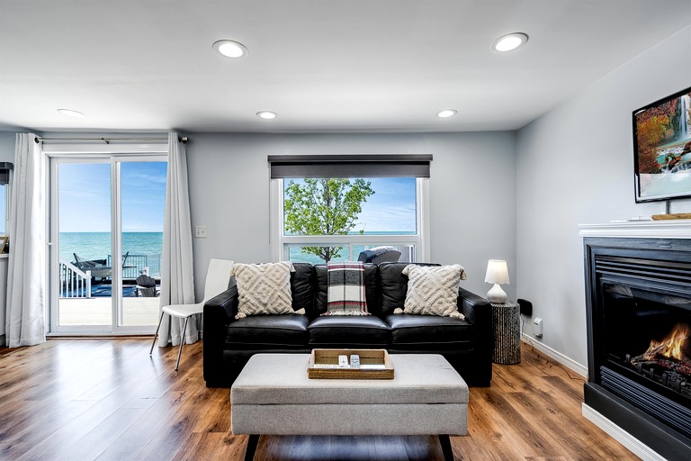 Cottages (Canada, Leamington, Ontario)