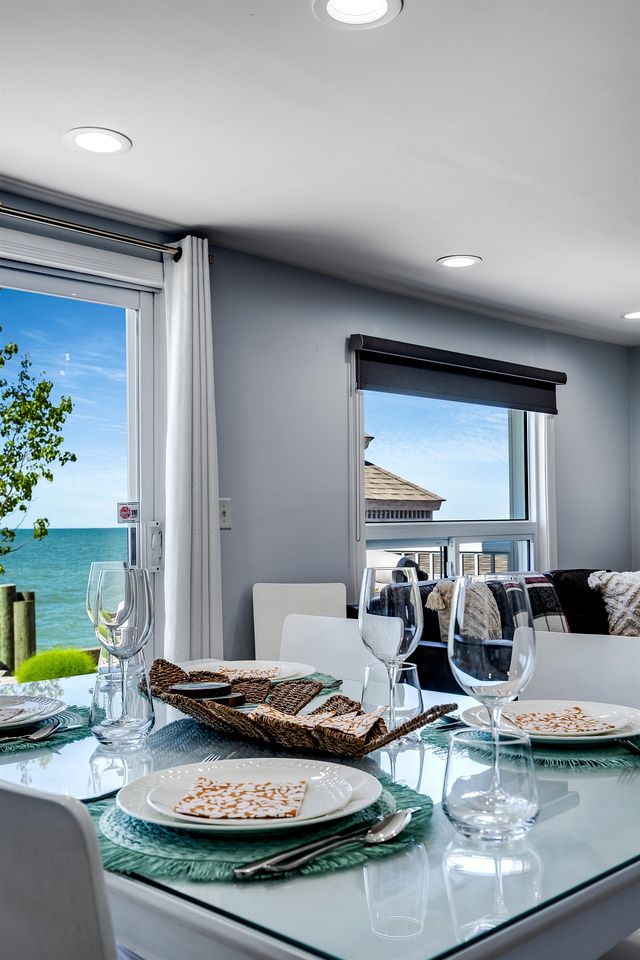 Gorgeous Cottage with Fire Pit and Nice Beach Vistas in Leamington, Ontario