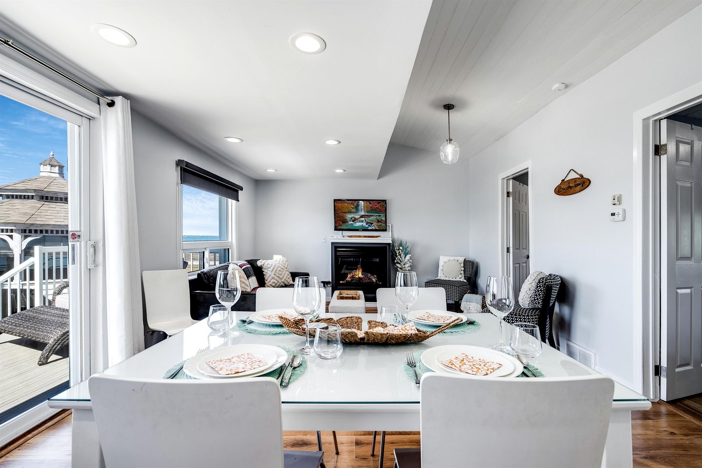 Gorgeous Cottage with Fire Pit and Nice Beach Vistas in Leamington, Ontario