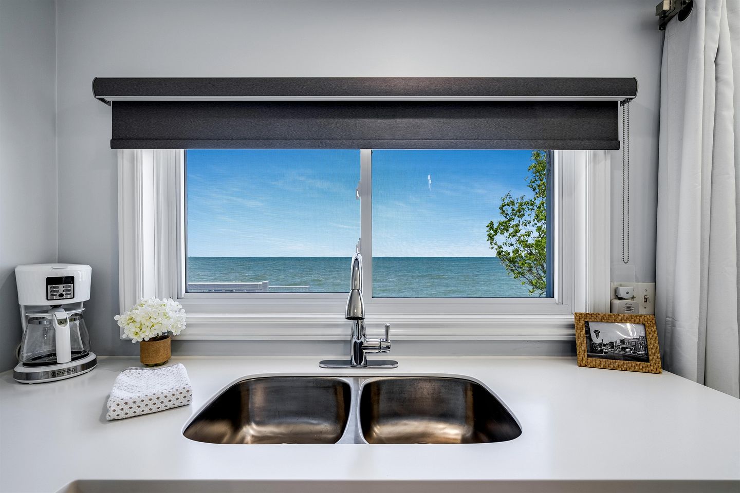 Gorgeous Cottage with Fire Pit and Nice Beach Vistas in Leamington, Ontario