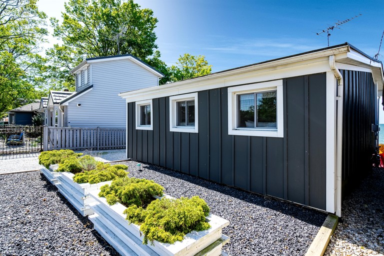 Cottages (Canada, Leamington, Ontario)