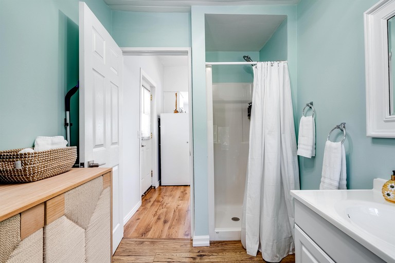 Cottages (Canada, Leamington, Ontario)