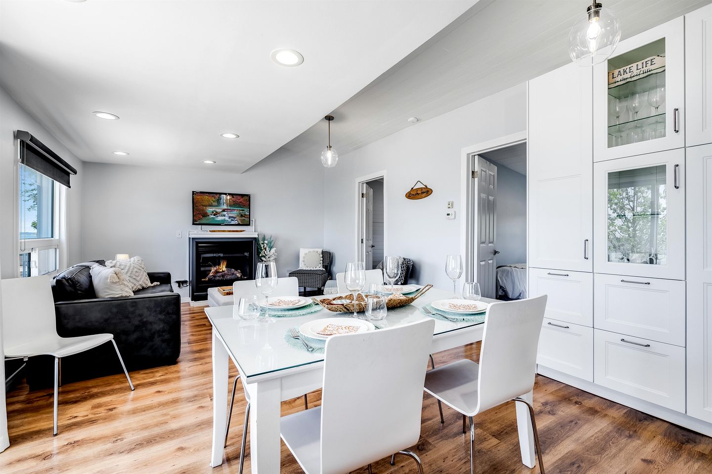 Gorgeous Cottage with Fire Pit and Nice Beach Vistas in Leamington, Ontario