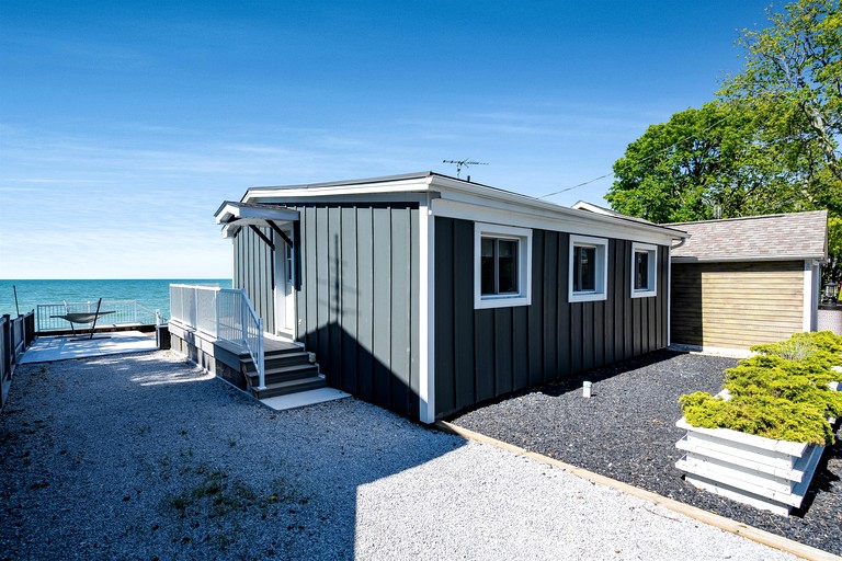 Cottages (Canada, Leamington, Ontario)