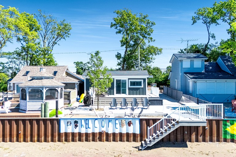 Cottages (Canada, Leamington, Ontario)