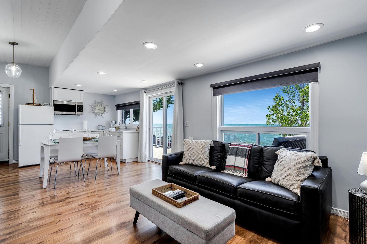 Gorgeous Cottage with Fire Pit and Nice Beach Vistas in Leamington, Ontario