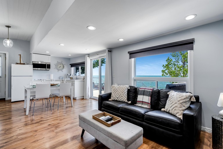 Cottages (Canada, Leamington, Ontario)