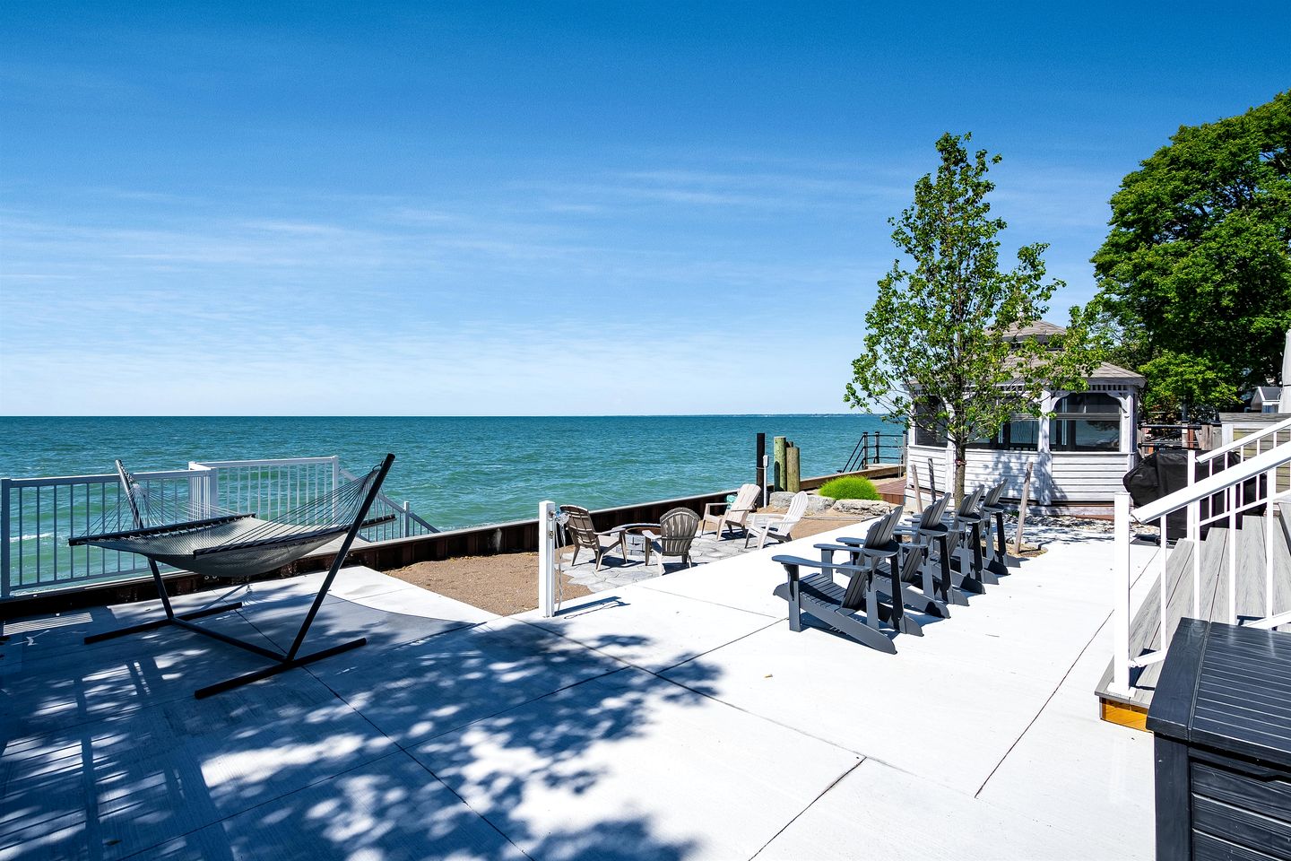 Gorgeous Cottage with Fire Pit and Nice Beach Vistas in Leamington, Ontario