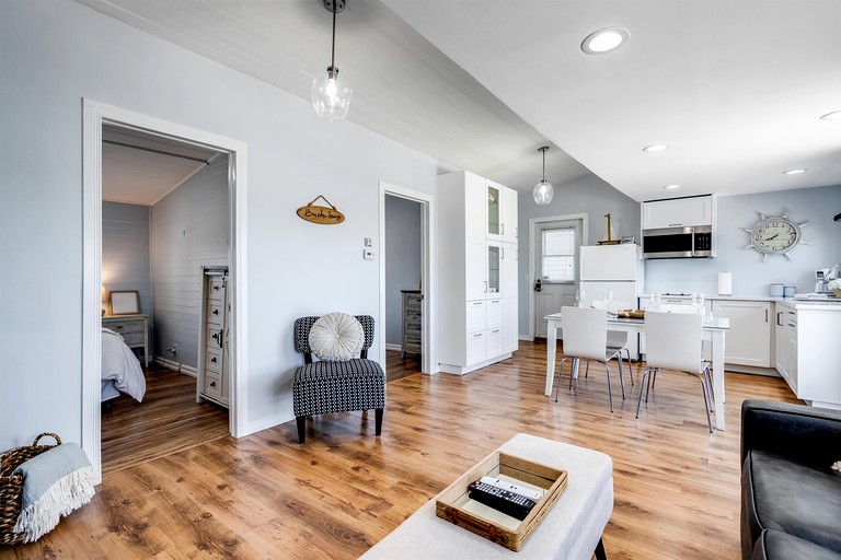 Cottages (Canada, Leamington, Ontario)