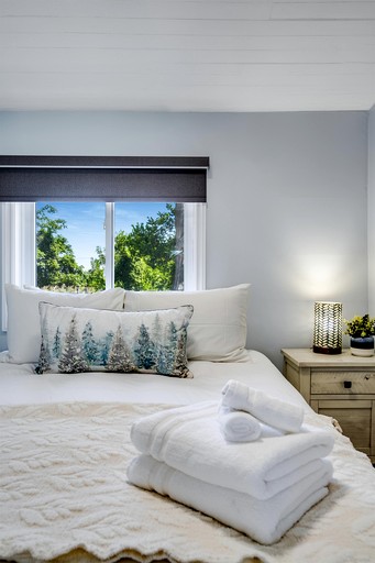 Cottages (Canada, Leamington, Ontario)