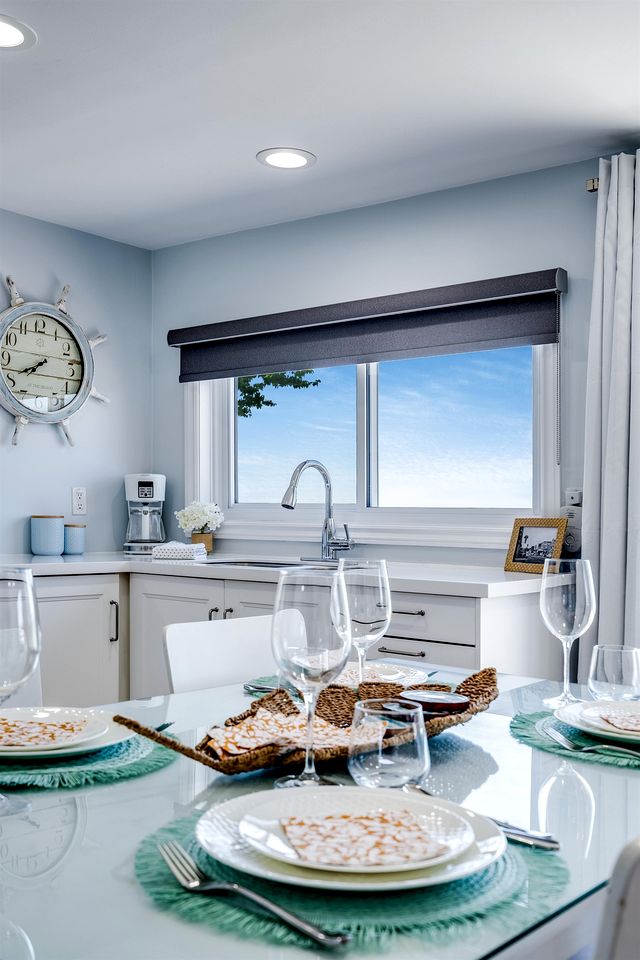 Gorgeous Cottage with Fire Pit and Nice Beach Vistas in Leamington, Ontario