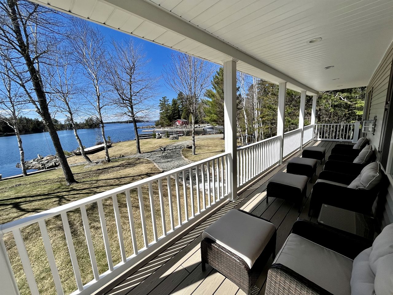 Gorgeous Cottage with Hot-tub and Games in Beaver Cove, Maine