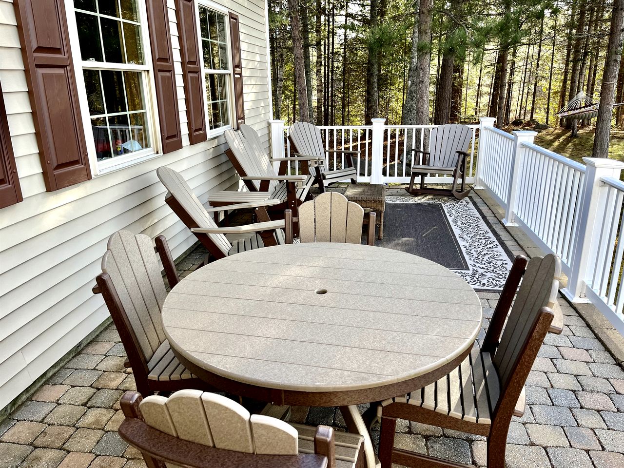 Gorgeous Cottage with Hot-tub and Games in Beaver Cove, Maine