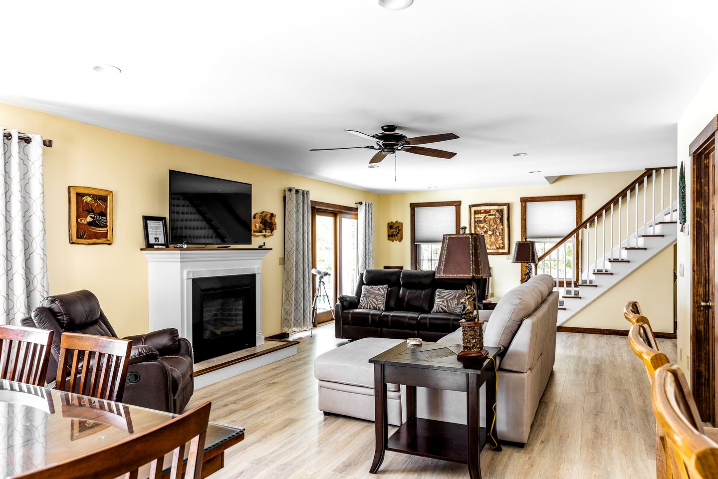 Gorgeous Cottage with Hot-tub and Games in Beaver Cove, Maine