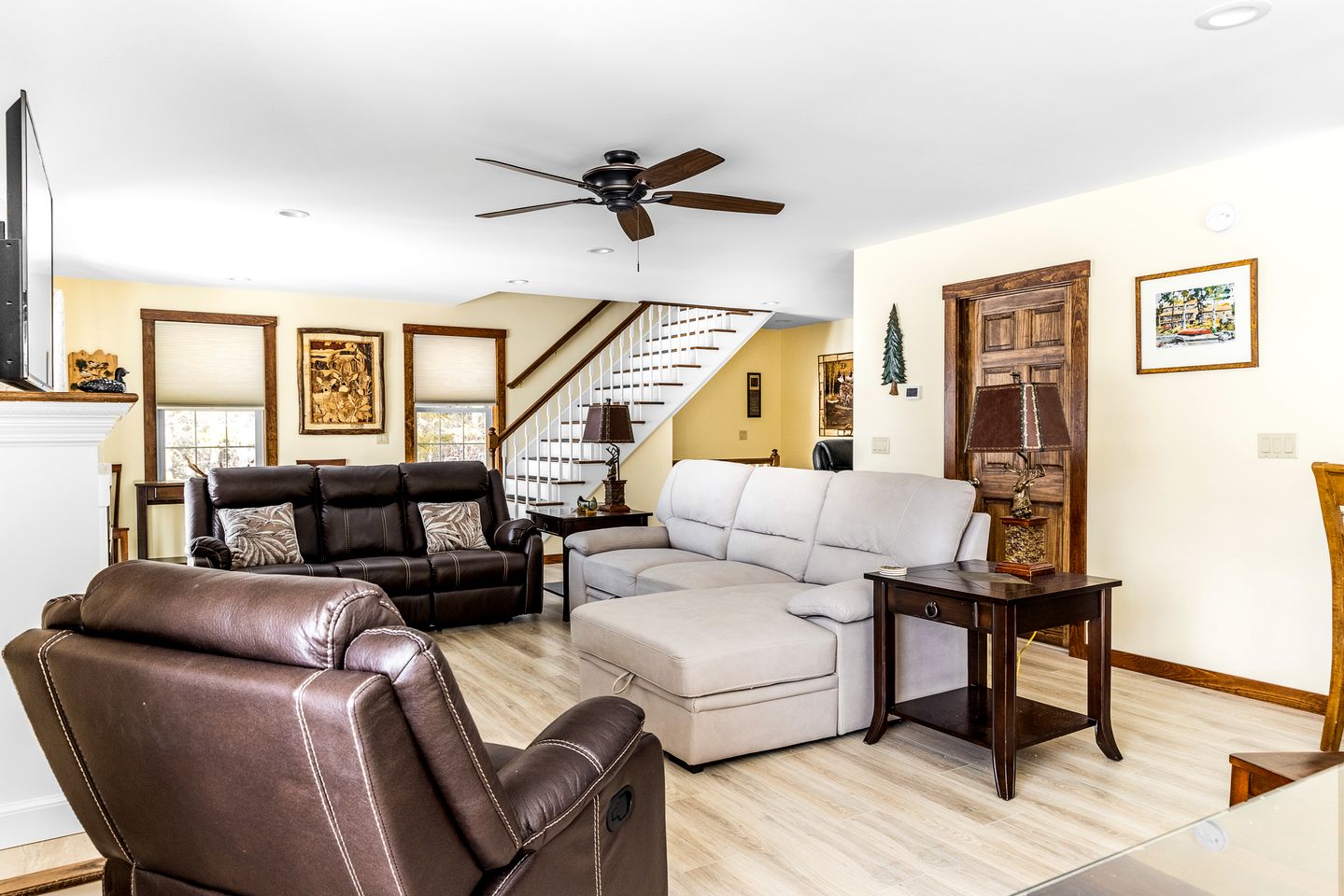 Gorgeous Cottage with Hot-tub and Games in Beaver Cove, Maine