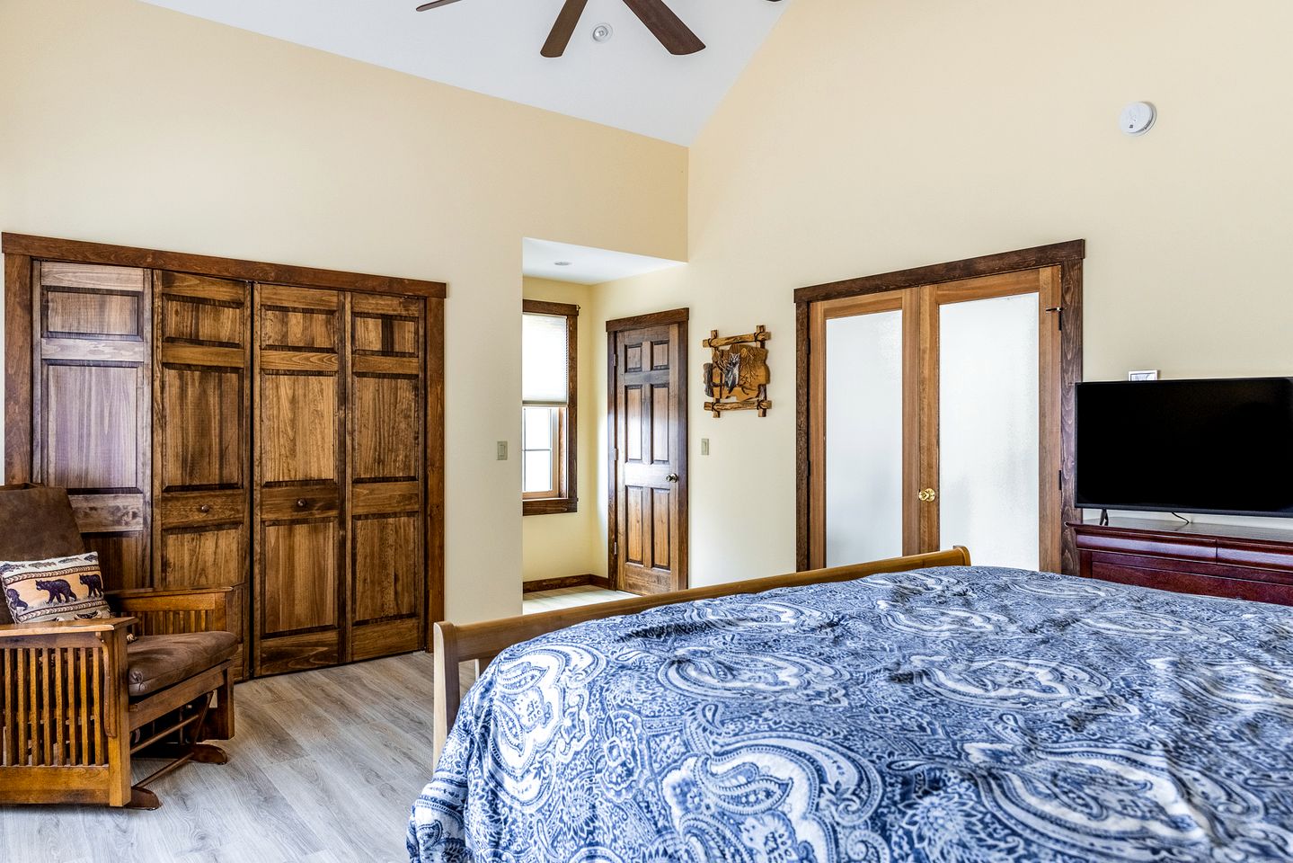 Gorgeous Cottage with Hot-tub and Games in Beaver Cove, Maine