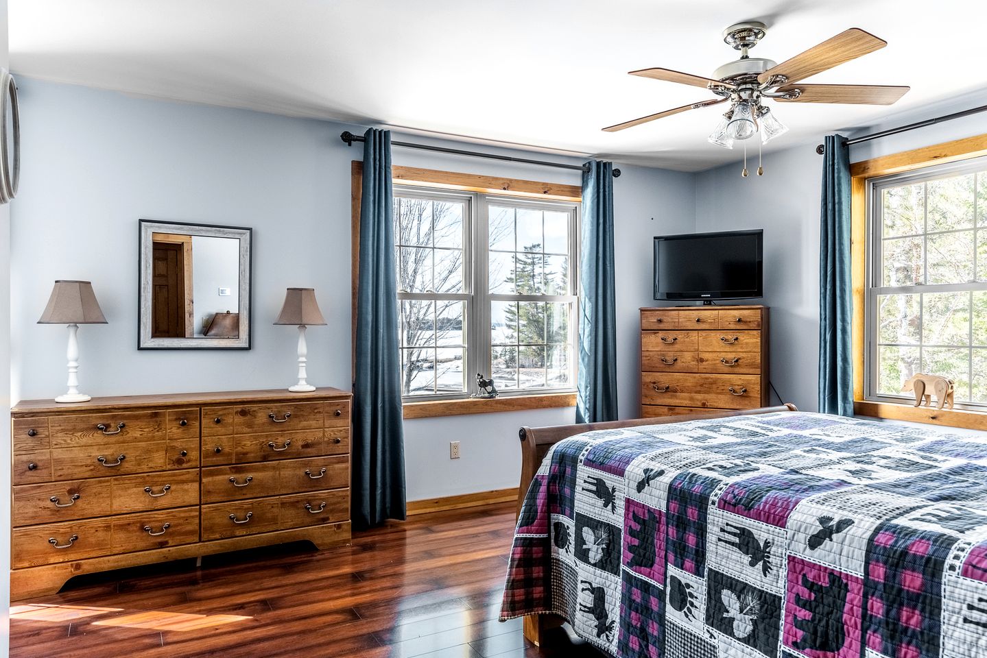 Gorgeous Cottage with Hot-tub and Games in Beaver Cove, Maine