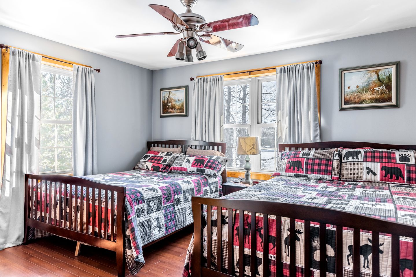 Gorgeous Cottage with Hot-tub and Games in Beaver Cove, Maine