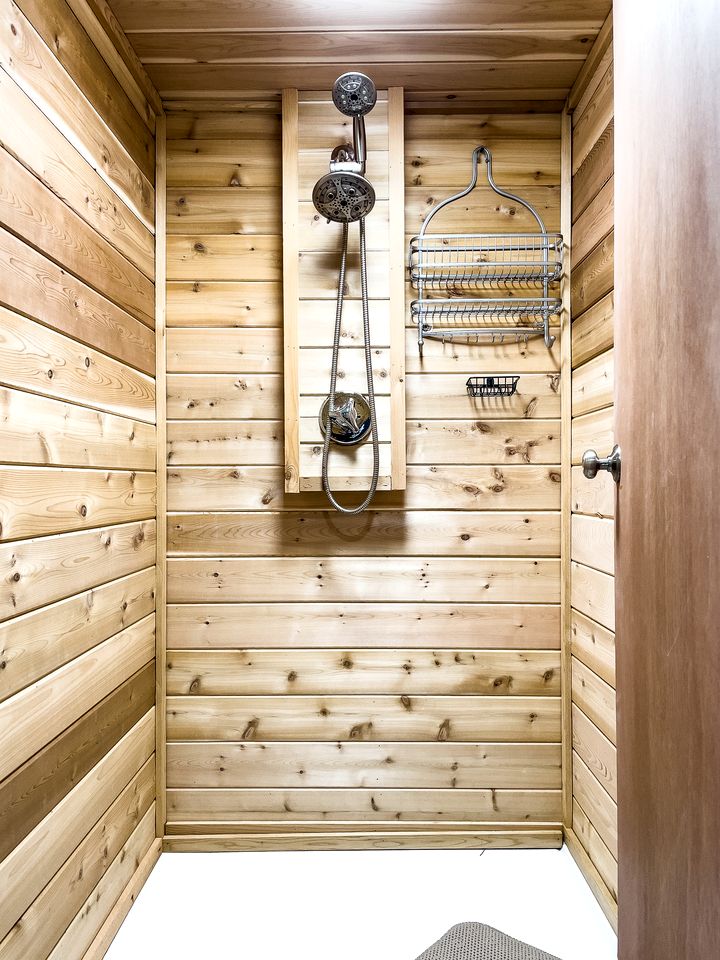 Gorgeous Cottage with Hot-tub and Games in Beaver Cove, Maine