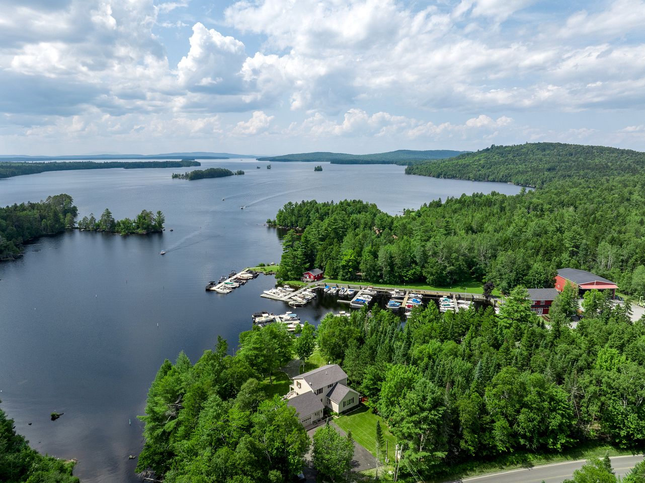 Gorgeous Cottage with Hot-tub and Games in Beaver Cove, Maine