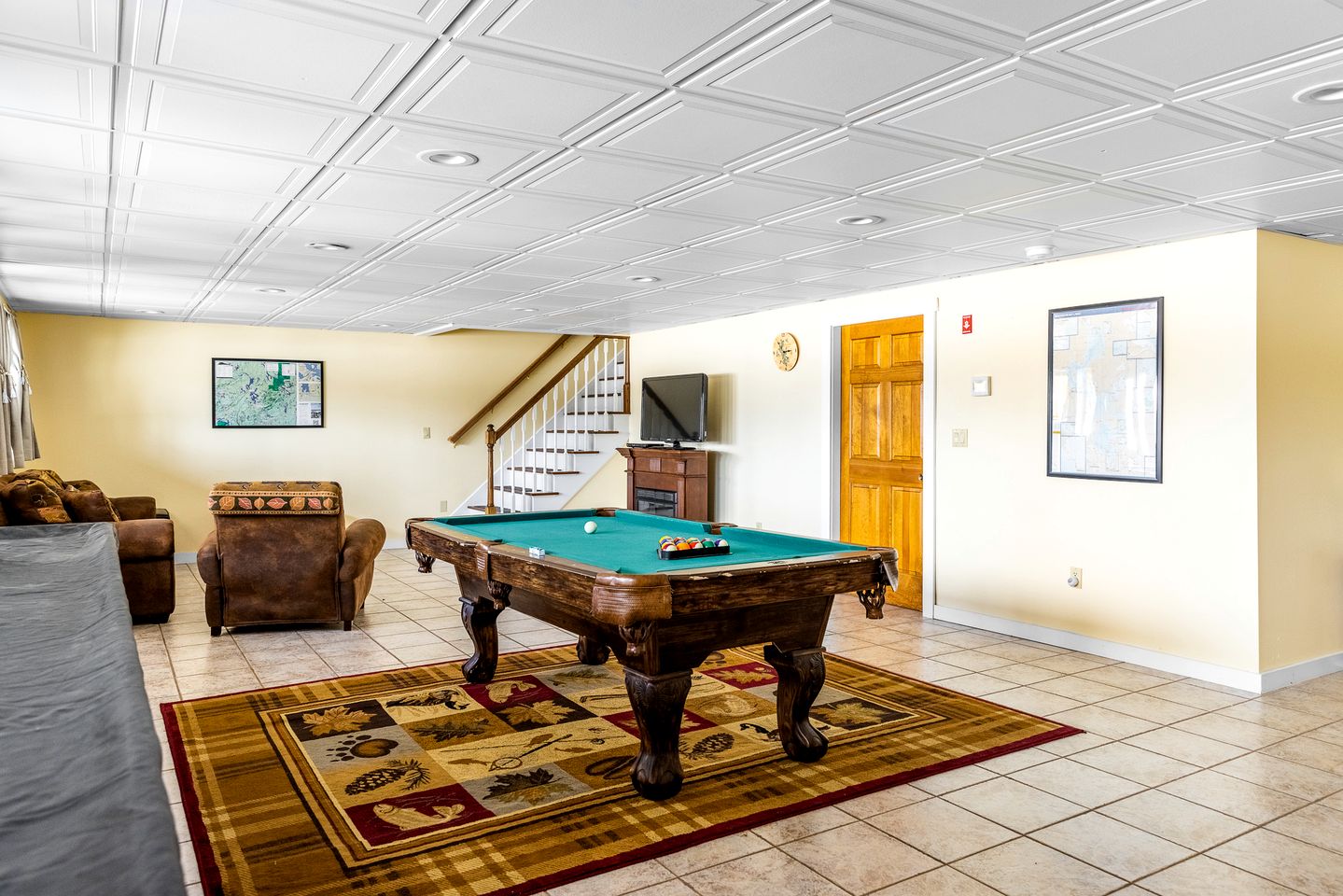 Gorgeous Cottage with Hot-tub and Games in Beaver Cove, Maine