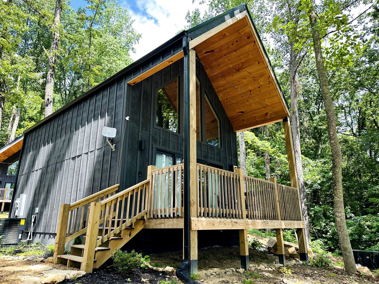 Gorgeous Cottage with Spectacular Night City Views in Sevierville, Tennessee