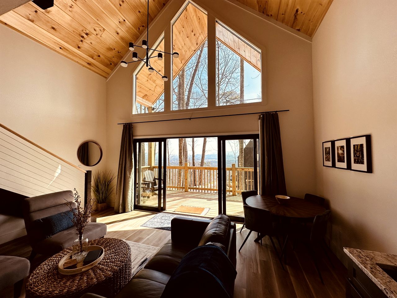 Gorgeous Cottage with Spectacular Night City Views in Sevierville, Tennessee