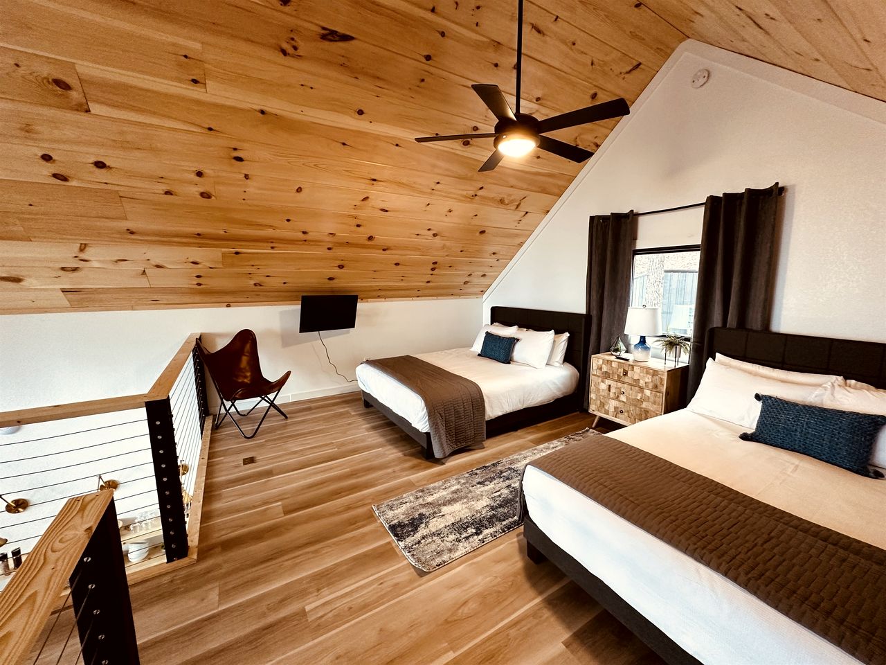Gorgeous Cottage with Spectacular Night City Views in Sevierville, Tennessee