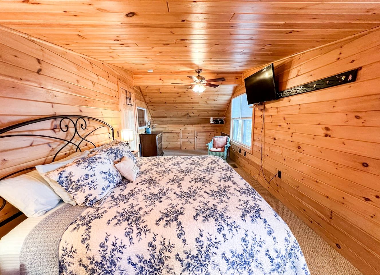 Gorgeous Family Cabin with Incredible Lake Views in Maine