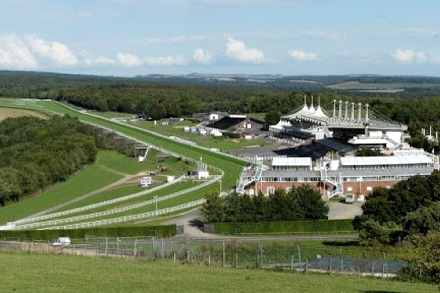 Gorgeous Fully-Equipped Cabin with Spectacular Outdoor Living Space in UK